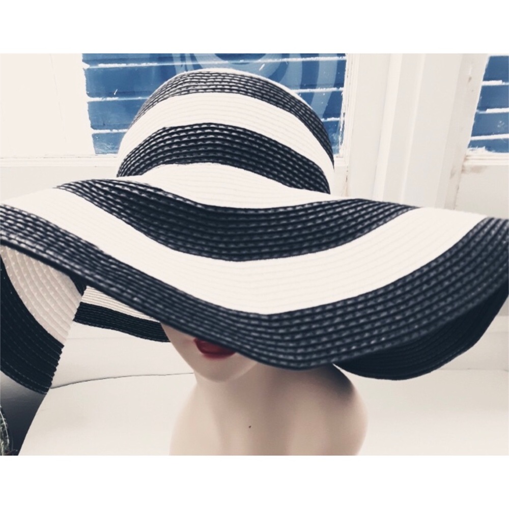 🔥BOGO- 🆕 Floppy Sun Hat w/ tags!
